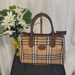 B3-Burberry Medium Tote Bag